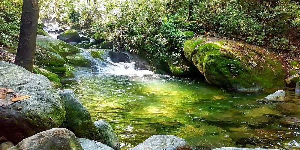 Natureza Poço das Esmeraldas em Penedo RJ