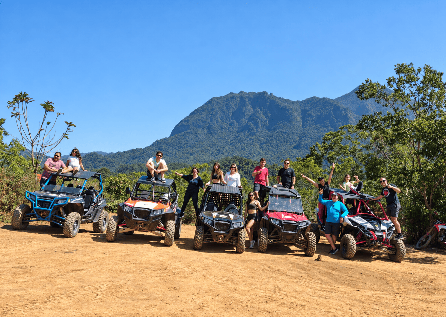 Imagem 5 de Passeios de Aventura Jipe Tour em Penedo RJ